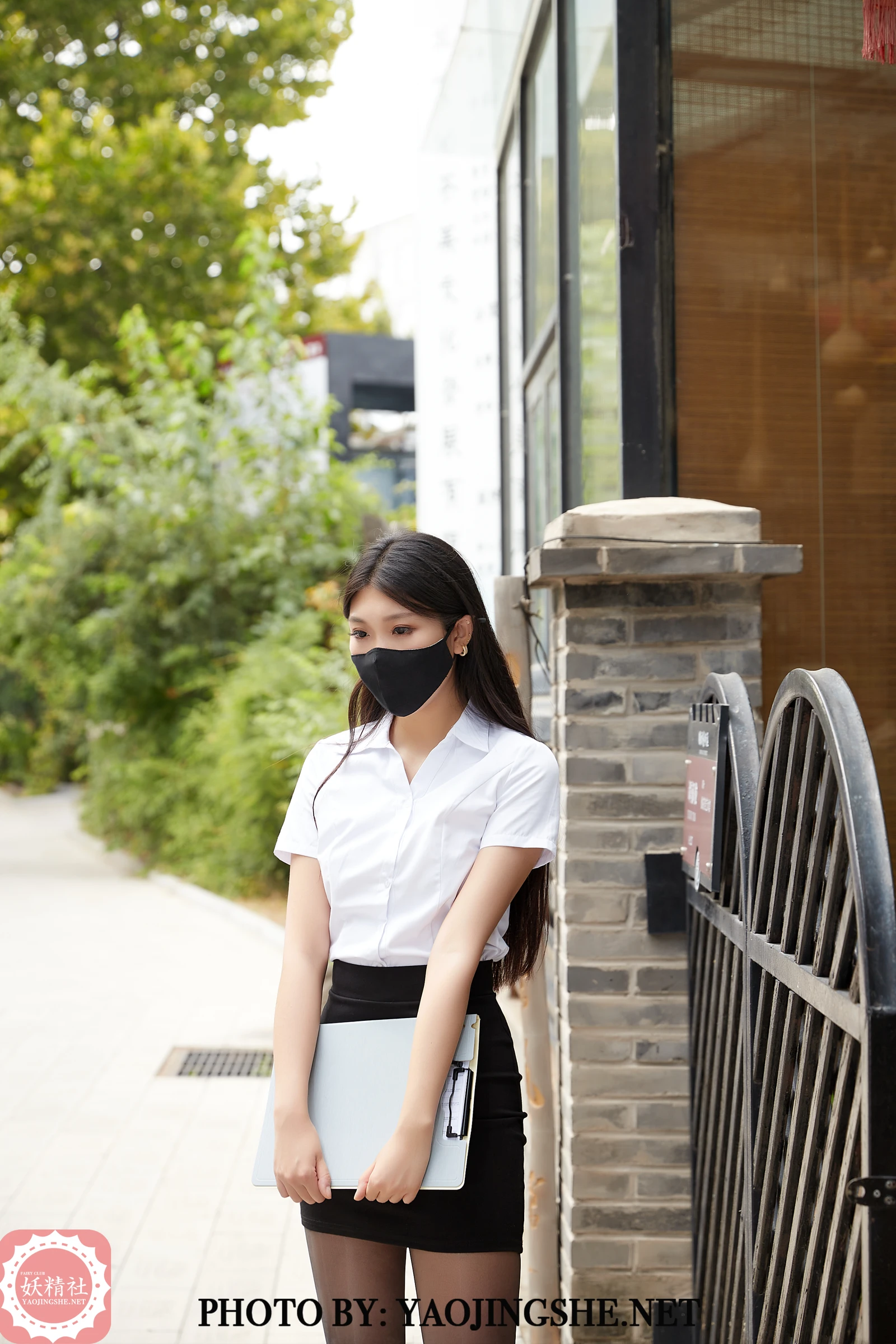 [YAOJINGSHE]妖精社-T2117-苏伟-初夏将至-[50P-381MB]-1.webp
